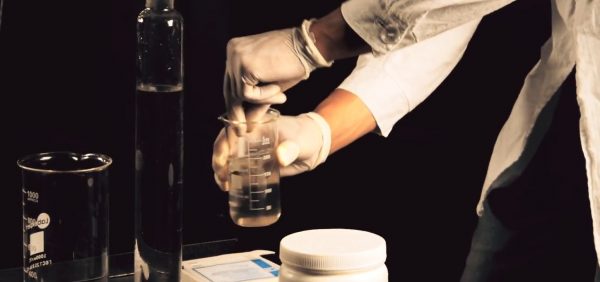 Purificación de agua artesiana del arsénico, en el aparato de la capa de vórtex AVS-100